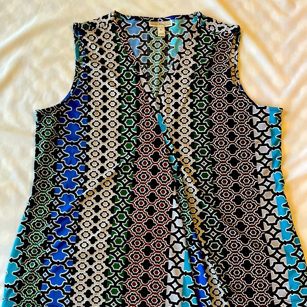 Sleeveless v-neck drapey top